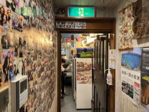 東京・赤羽のフィリピン料理・レストラン　ネネスキッチン 入り口内装