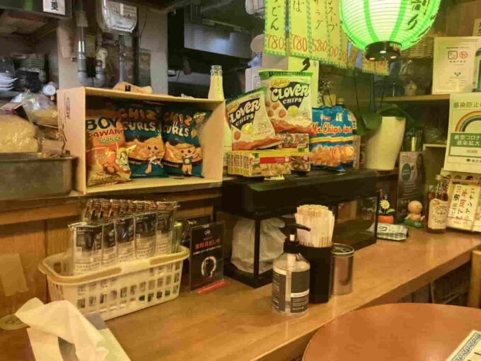 おひとりさまにもおすすめ　東京の居酒屋・バー形式のフィリピン料理・レストラン　亀戸フィリピン居酒屋　勇2号　店内カウンター